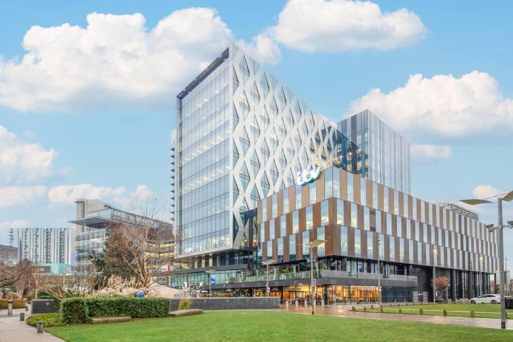 Stylish Mediacity 2Bed, Sleeps 6, Amazing Views Manchester Exterior photo