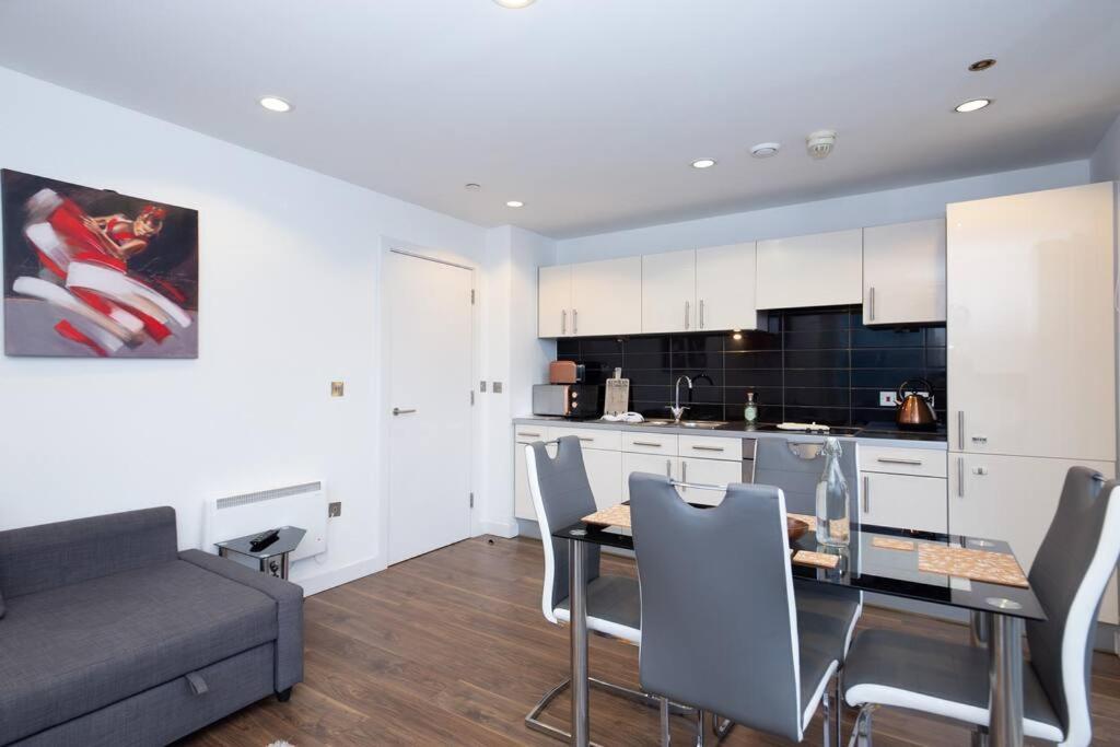 Stylish Mediacity 2Bed, Sleeps 6, Amazing Views Manchester Exterior photo