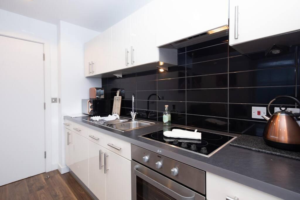 Stylish Mediacity 2Bed, Sleeps 6, Amazing Views Manchester Exterior photo