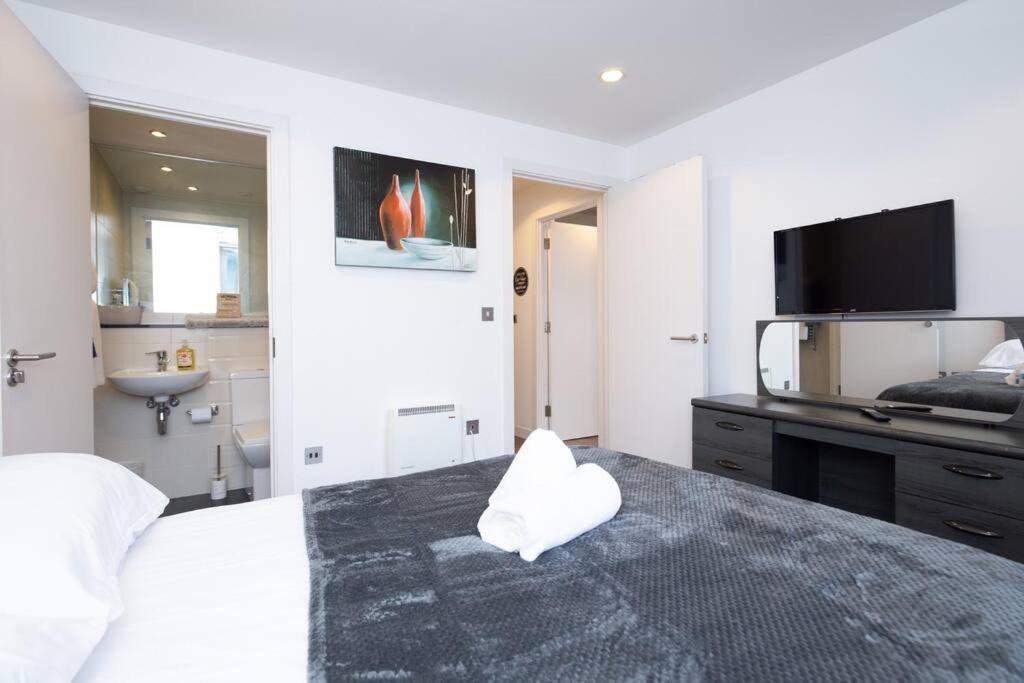 Stylish Mediacity 2Bed, Sleeps 6, Amazing Views Manchester Exterior photo