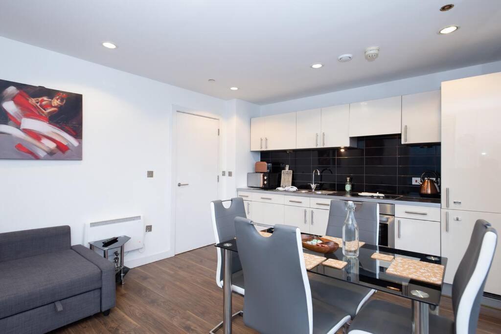 Stylish Mediacity 2Bed, Sleeps 6, Amazing Views Manchester Exterior photo
