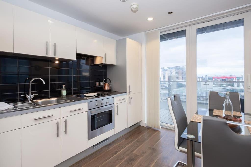 Stylish Mediacity 2Bed, Sleeps 6, Amazing Views Manchester Exterior photo