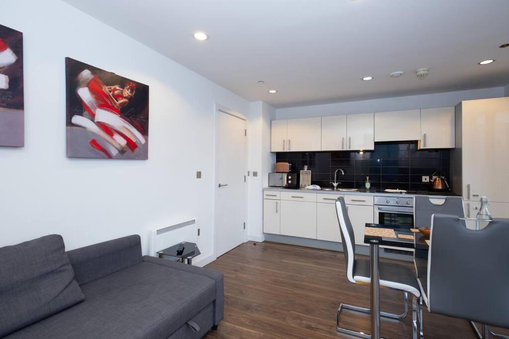 Stylish Mediacity 2Bed, Sleeps 6, Amazing Views Manchester Exterior photo